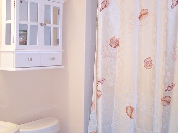 1st Floor Full Bathroom