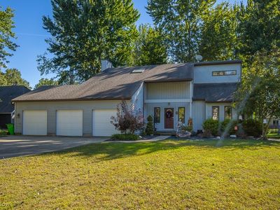 32103 Willow Cir, Avon Lake, OH, 44012