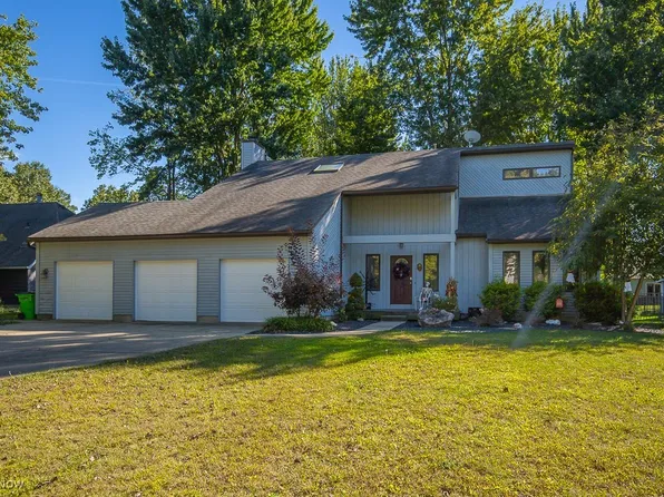 32103 Willow Cir, Avon Lake, OH 44012