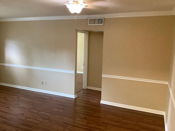 2nd image of 3820 Fairfield Ave #99