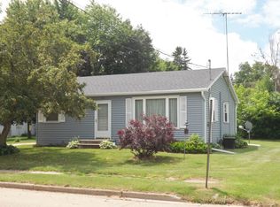 127 Oak Ave, Gillett, WI 54124