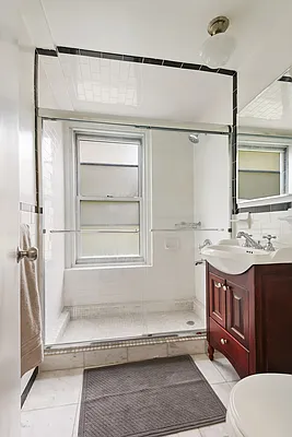 Rented by Coldwell Banker Warburg | media 7