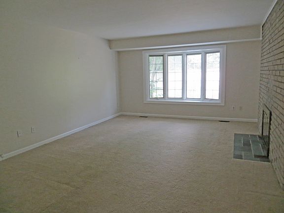 3rd image of 5445 Boros Dr