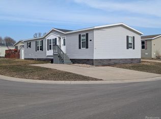 11045 Woodland Ridge Ct, South Lyon, MI 48178