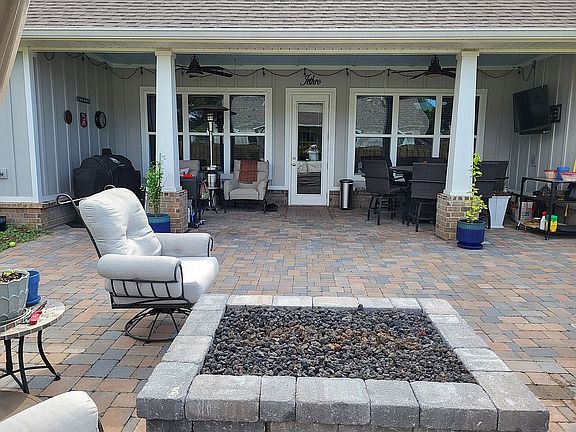back patio w gas firepit