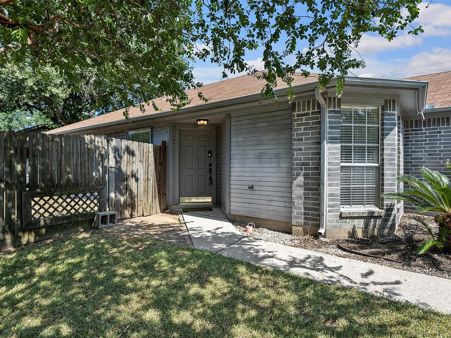 3 bed, 2.0 bath, 1519 sqft, $1,890 — Photo 3