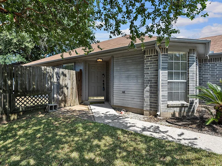18103 Gravenhurst Ln — Photo 3