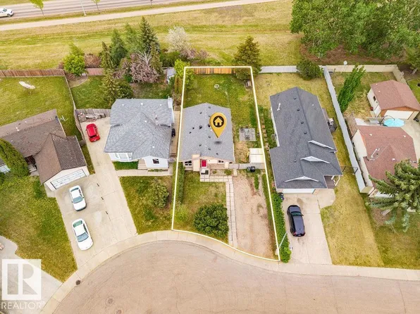 1139 35th St NW, Edmonton, AB T6L 2L3