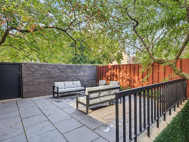 1319 N Sandburg Ter — Photo 28