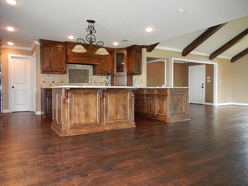 5th image of 2268 Royal Dr W