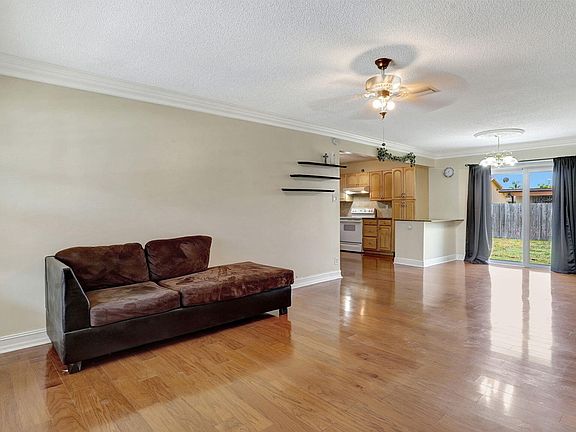 5th image of 322 SW 79th Avenue