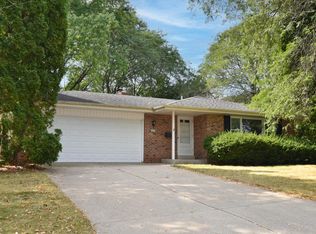 5474 Moorehead Ln, Greendale, WI 53129