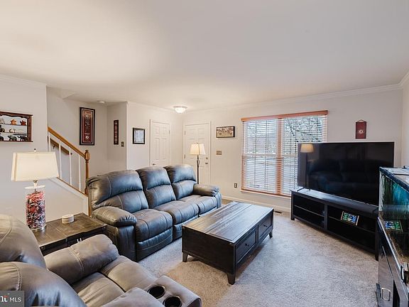 3rd image of 36 White Pine Ct