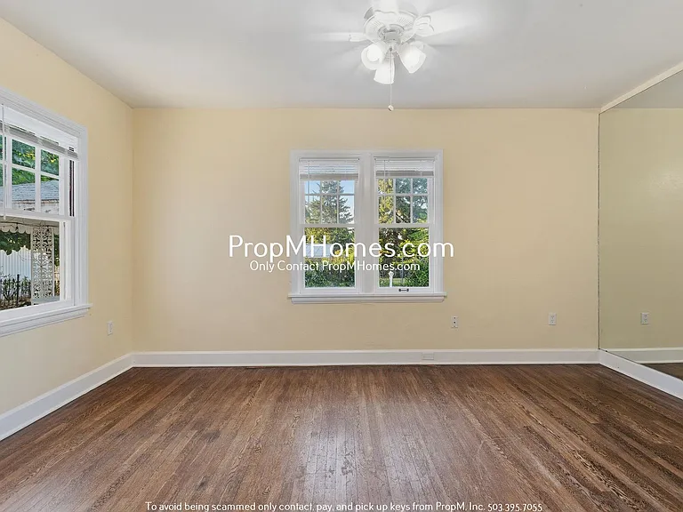 19825 SE Stark St — Photo 13