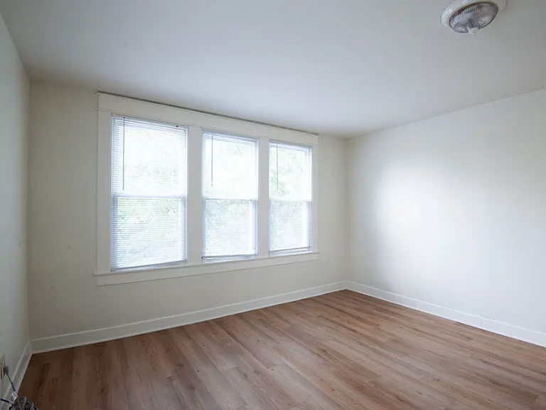 319 N Lincoln St — Photo 9