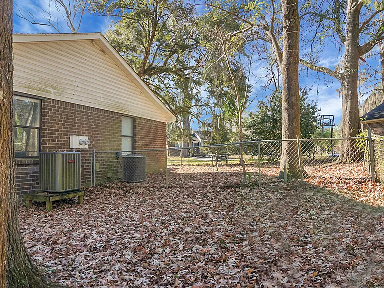 158 Hummingbird Ave #B — Photo 25