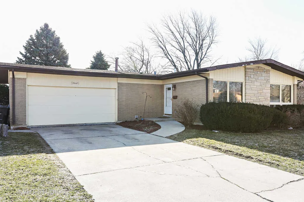 15647 Avalon Ave photo 1
