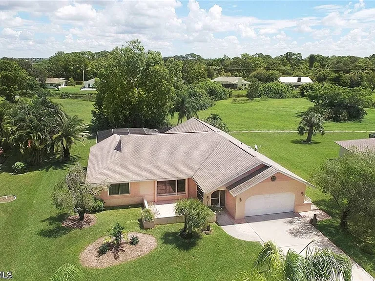 4220 Glasgow Ct — Photo 3