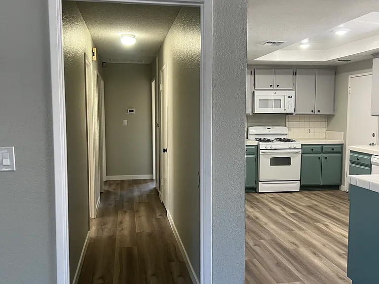 9208 Langdon Ave — Photo 14