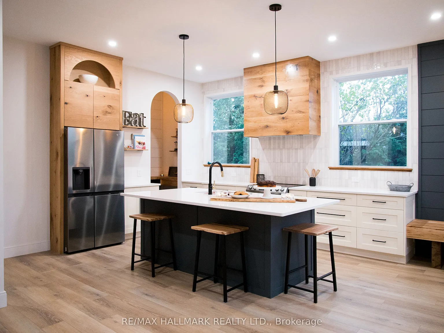 4 bed, $3,200 — Photo 1