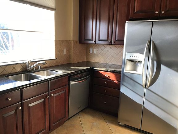 3rd image of 4904 Laurel Canyon Blvd