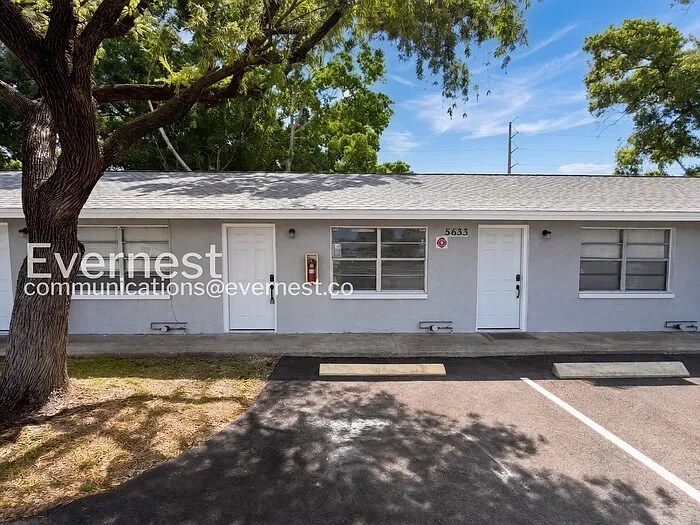 1 bed, 1.0 bath, 450 sqft, $1,395 — Photo 2