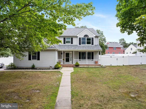 217 Lazy Oak Ln, Manahawkin, NJ 08050