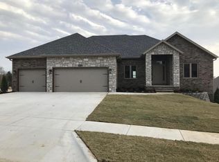 3936 E Ridgeview St, Springfield, MO 65809