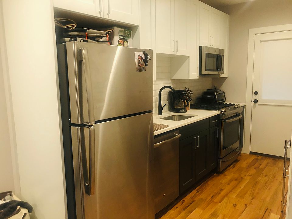 1st image of 922 W Oakdale Ave APT 3S