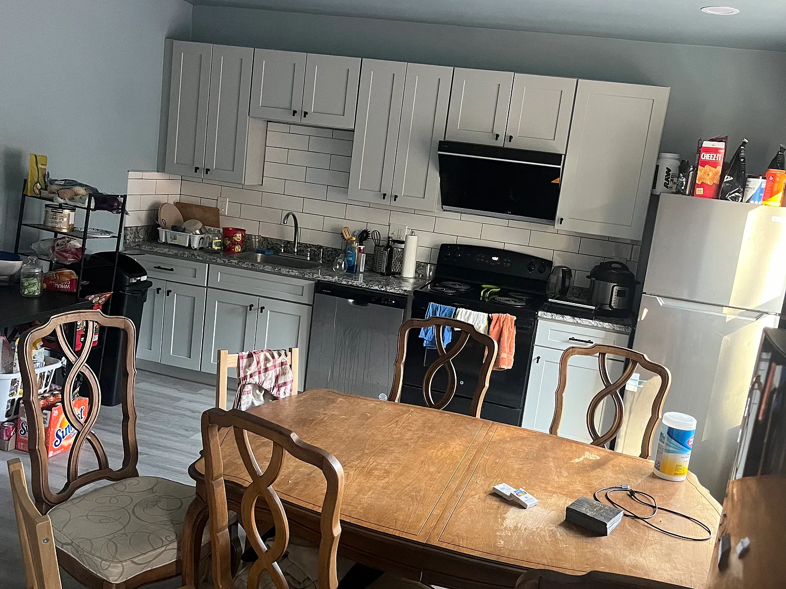 7 bed, 2803 sqft, $7,000 — Photo 3