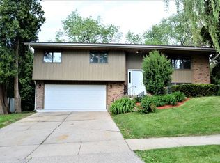 4753 E Lawn Dr, Rockford, IL 61108