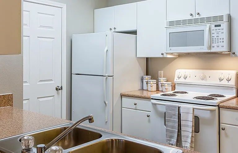 Hidden Lake Apartments — Photo 1