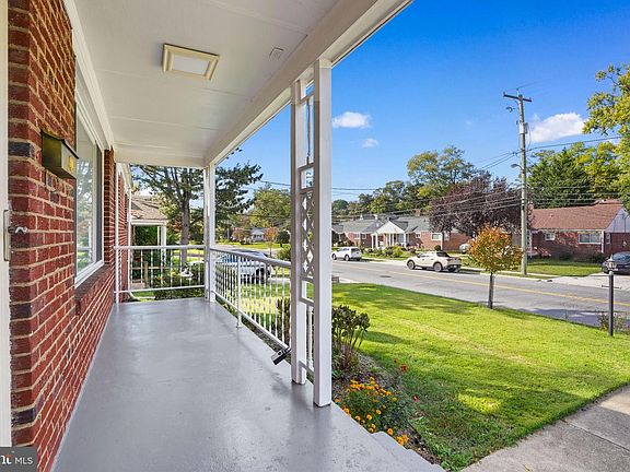 3rd image of 1509 Oakview Dr