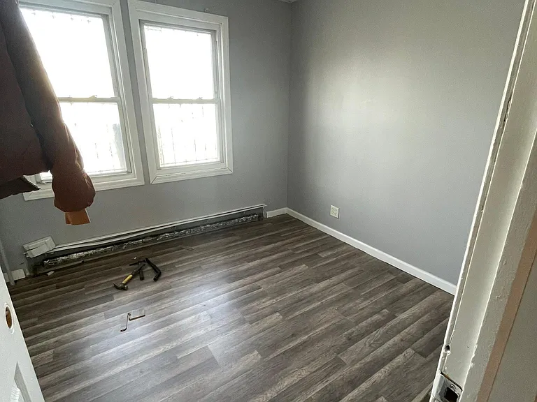 258 Charles Ave #2 — Photo 2
