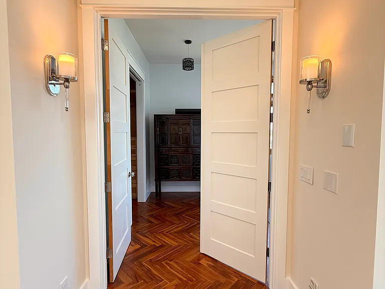 5716 SW Admiral Way #A — Photo 14