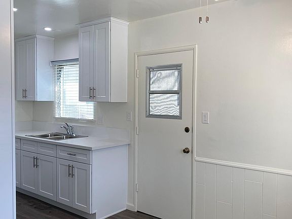 3rd image of 10425 Parr Ave APT A