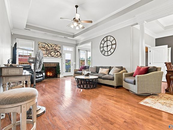 3rd image of 208 Cozy Creek Rd