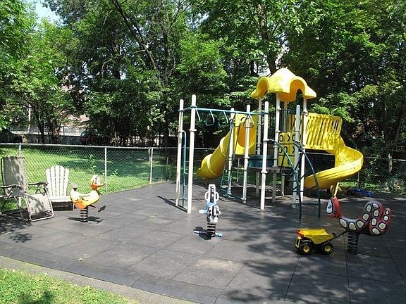 4th image of 3103 Fairfield Ave APT 4H