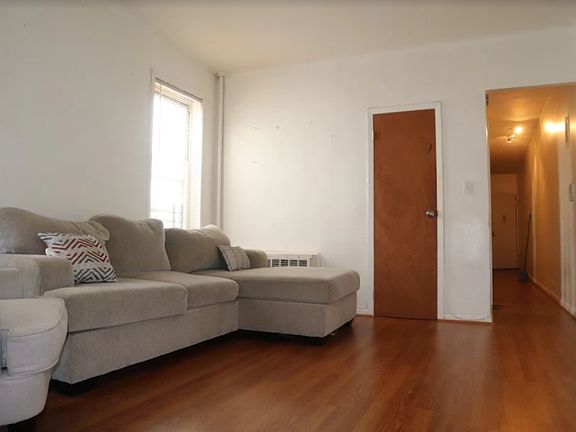 4th image of 1066 Bergen St #3C