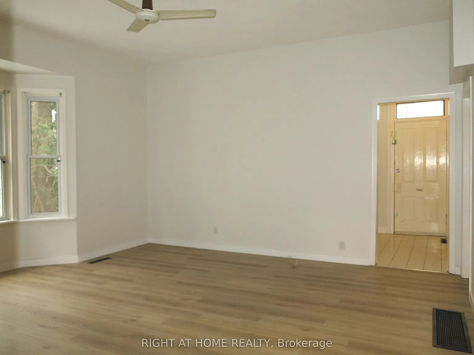3 bed, $2,300 — Photo 2