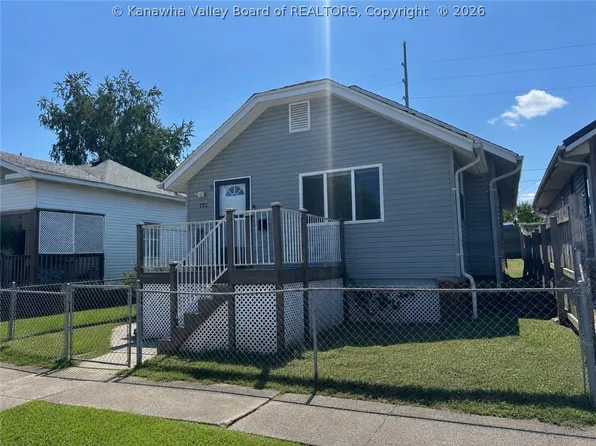 122 10th Ave, South Charleston, WV 25303