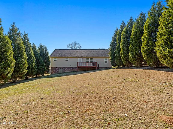 4th image of 155 Dogwood Ln