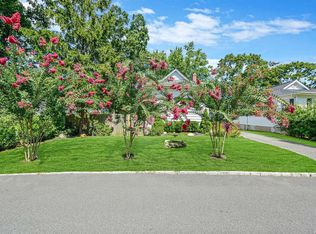 39 Plandome Rd, Sound Beach, NY 11789