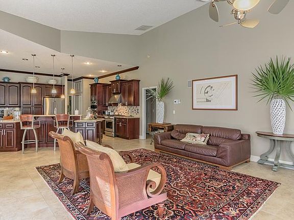 5th image of 160 Stanton Cir