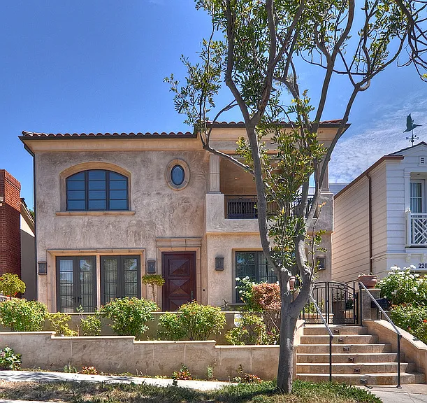 222 Iris Ave — Photo 1