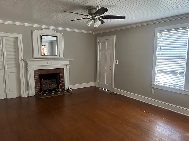 310 N East St — Photo 2