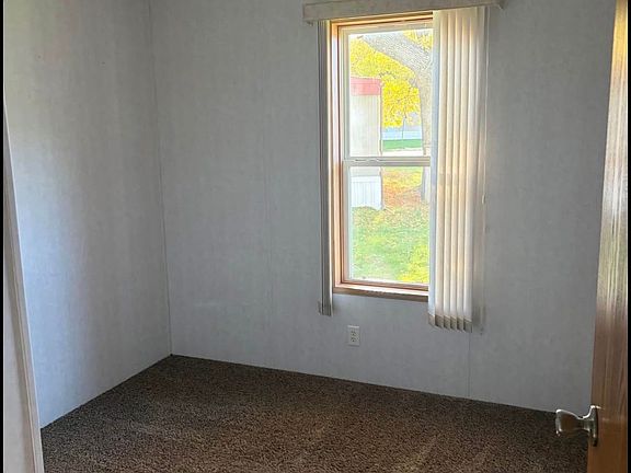 2nd image of 102 Strawberry Ct