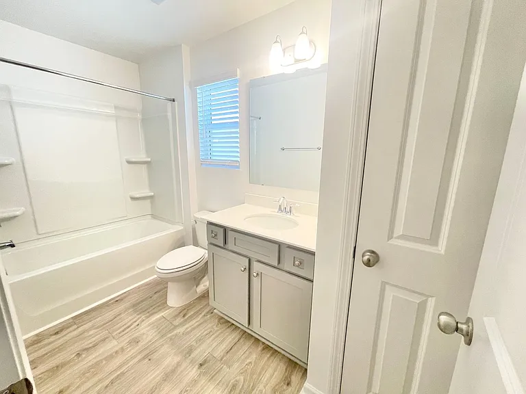 338 Pearl St — Photo 13