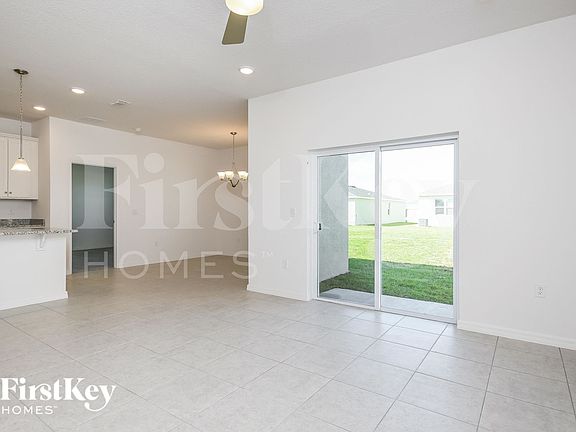 3rd image of 406 Reina Way
