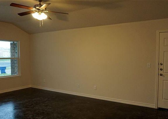 4th image of 798 Industrial Ave